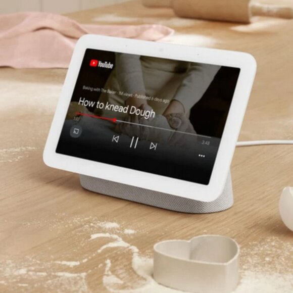 Google Nest Hub (GA00516-US) Smart Display with Google Assistant - Chalk - Picture 7 of 16